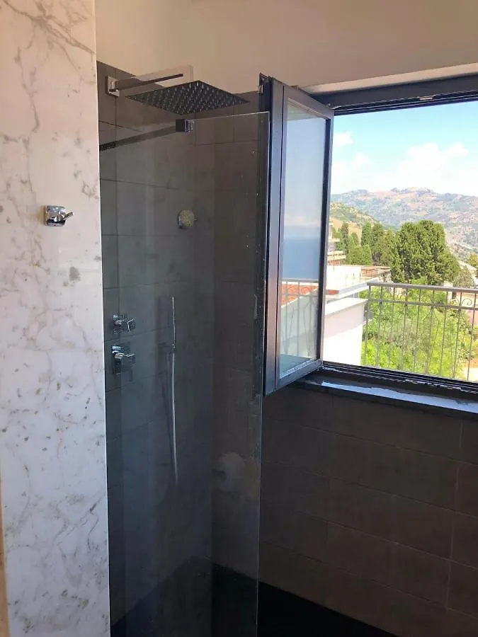 アパート タオルミーナCasa Carlottaアパートメント イタリア